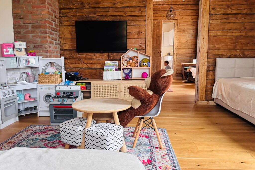 Esimese korruse magamistuba 2 mängunurgaga