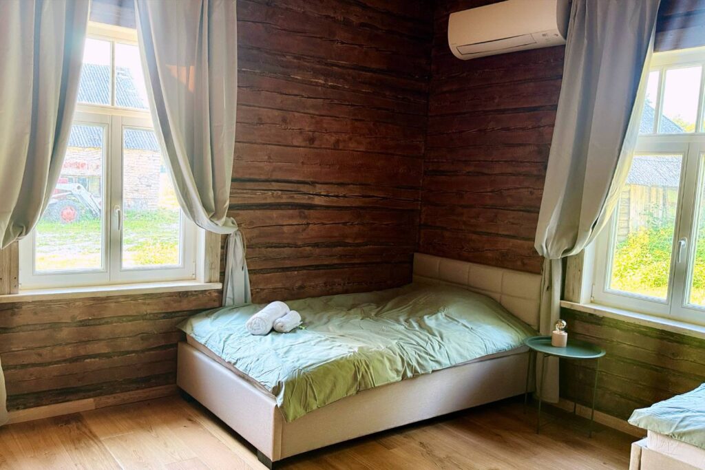 Esimese korruse magamistuba 1