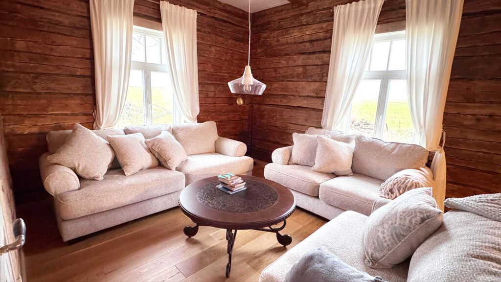 jaanimardi elutoa suured diivanid