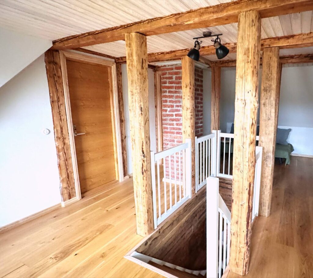 teise korruse trepihall Jaanimardi talus 1440x1280px